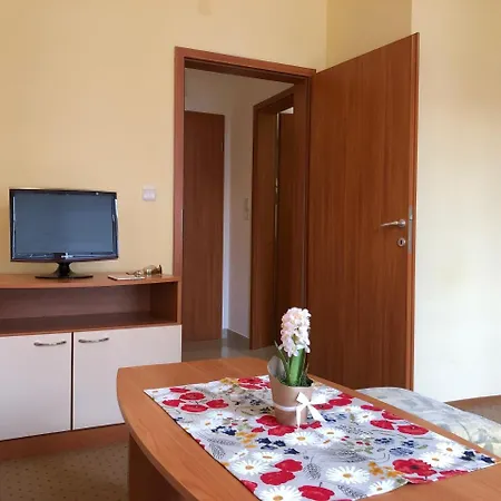Beatris Family House מלון 3*