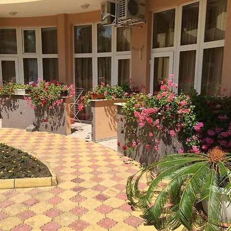Отель Beatris Family House Солнечный берег