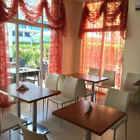Отель Beatris Family House Солнечный берег
