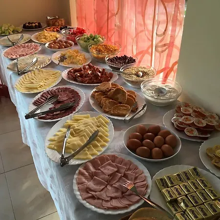 Beatris Family House Отель