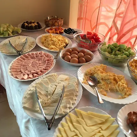 Отель Beatris Family House