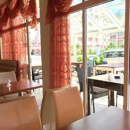 Отель Beatris Family House